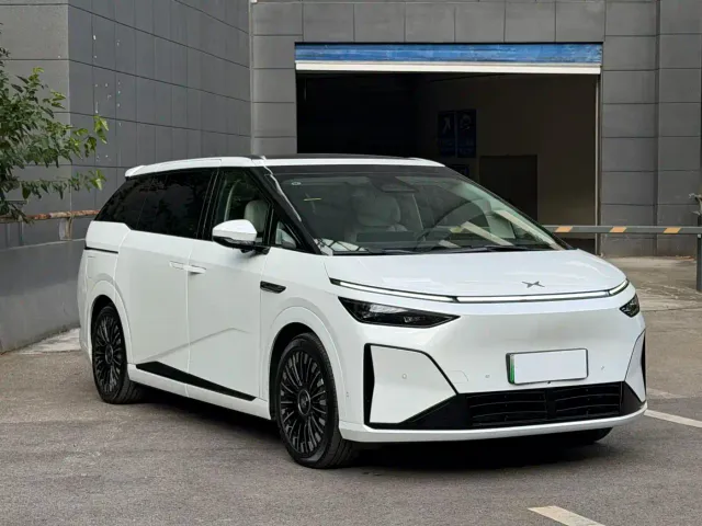 Xpeng X9 — Фото автомобиля 3