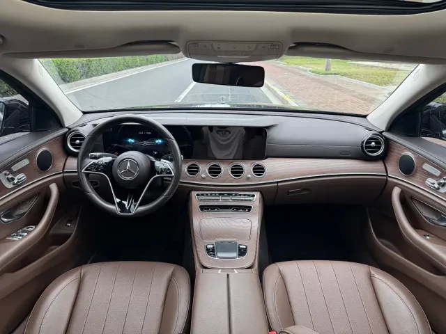 Mercedes-Benz E-Class — Фото автомобиля 8