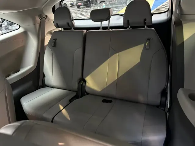 Toyota Granvia — Фото автомобиля 17