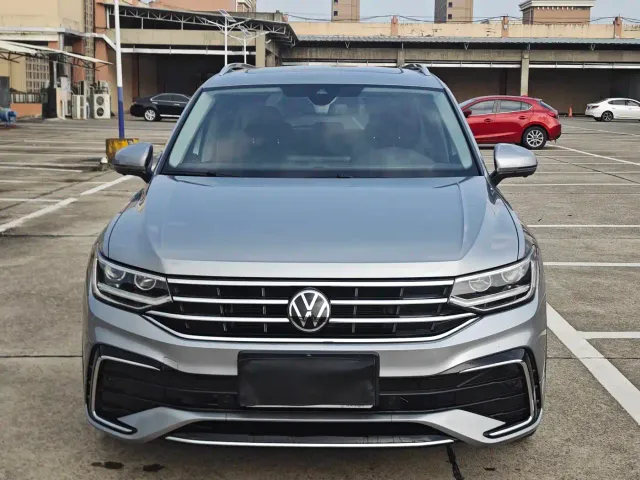 Volkswagen Tiguan L — Фото автомобиля 2