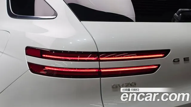 Genesis GV70 — Фото автомобиля 8