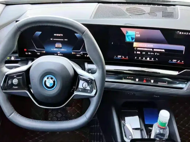 BMW i5 — Фото автомобиля 9