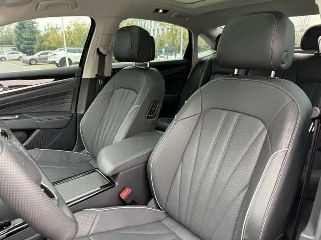 Volkswagen Passat — Фото автомобиля 18