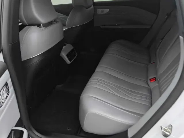 Geely Galaxy E8 — Фото автомобиля 4
