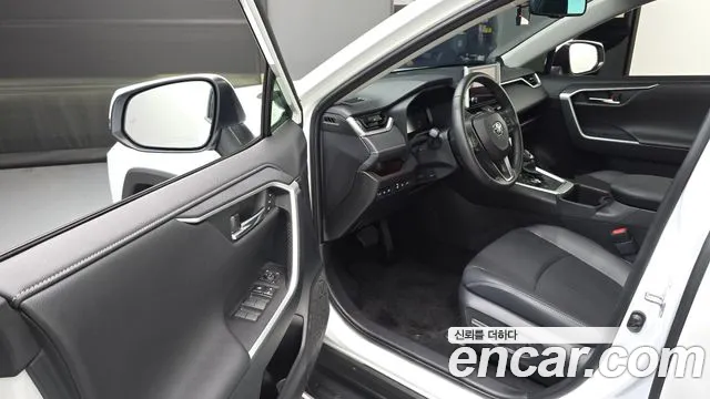 Toyota RAV4 — Фото автомобиля 10
