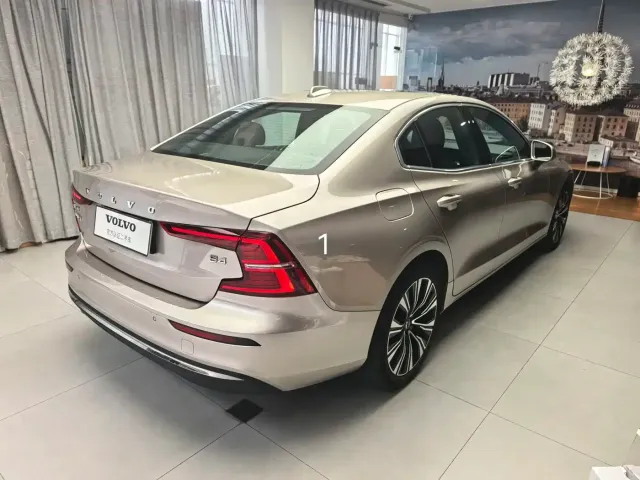 Volvo S60 — Фото автомобиля 16