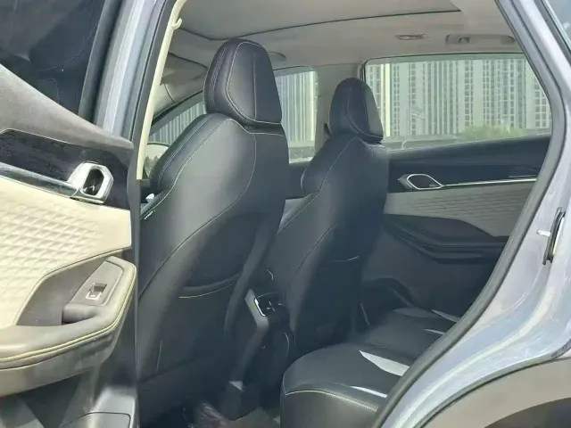 Geely Binyue — Фото автомобиля 6