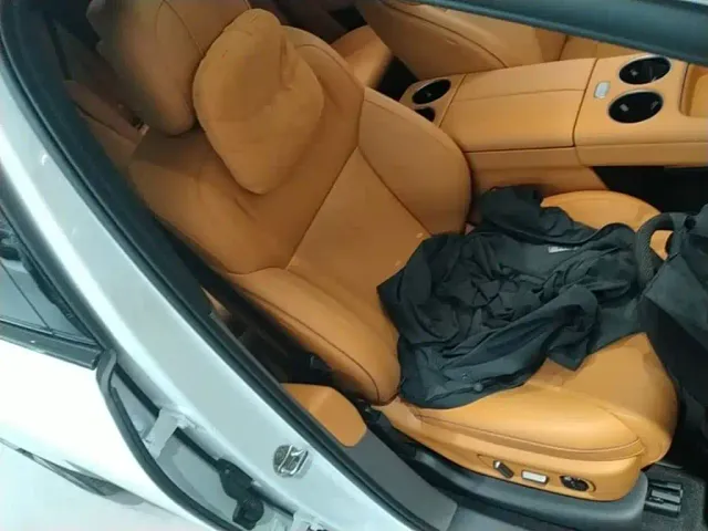 Li Auto i8 — Фото автомобиля 24