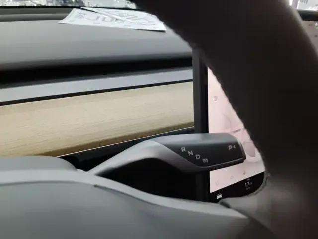 Tesla Model Y — Фото автомобиля 13