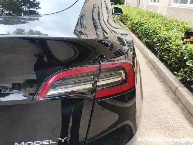 Tesla Model Y — Фото автомобиля 7