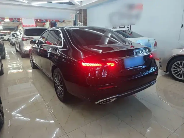 Mercedes-Benz E-Class — Фото автомобиля 4