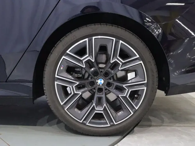 BMW 5 Series — Фото автомобиля 21