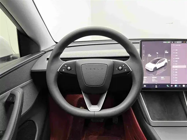 Tesla Model Y — Фото автомобиля 9