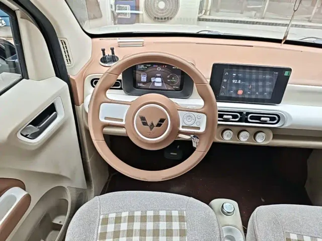 Wuling Hongguang Mini EV — Фото автомобиля 10