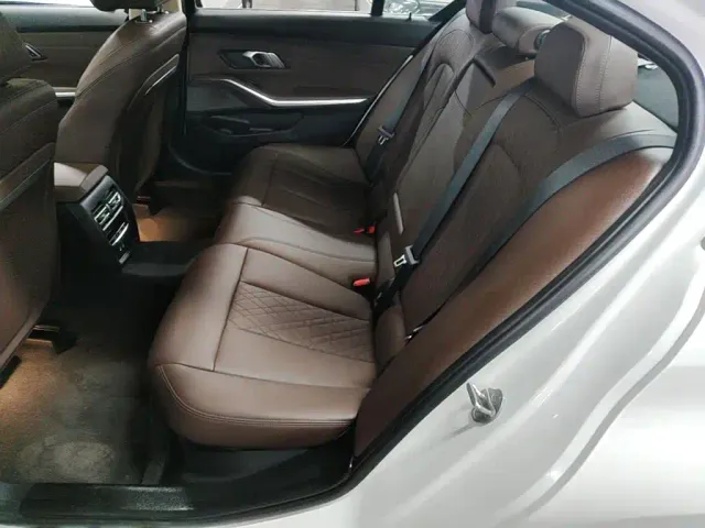 BMW 3 Series — Фото автомобиля 21