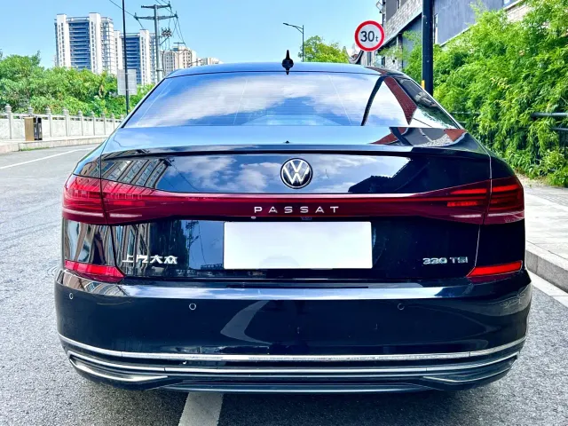 Volkswagen Passat — Фото автомобиля 7