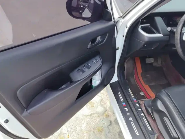 Honda Fit — Фото автомобиля 7