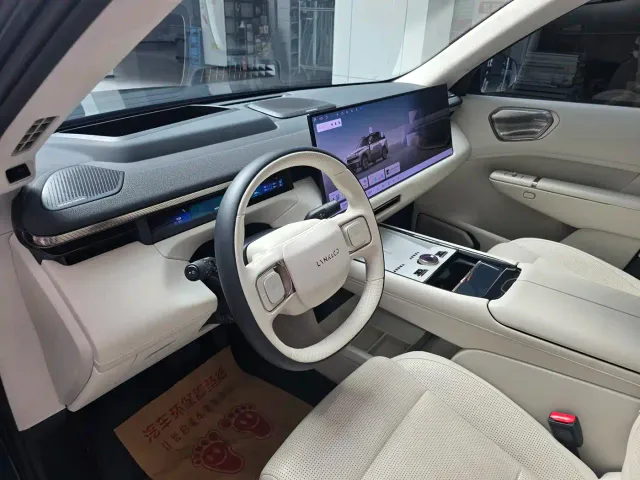 Lynk & Co 900 — Фото автомобиля 4