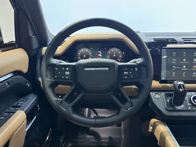 Land Rover Defender — Фото автомобиля 17
