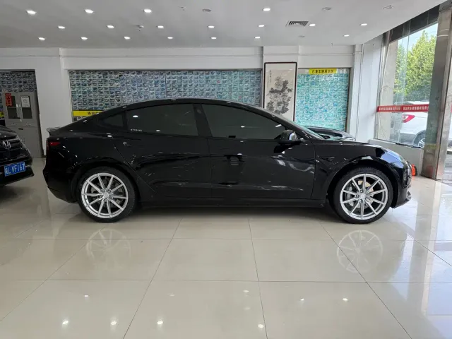 Tesla Model 3 — Фото автомобиля 6