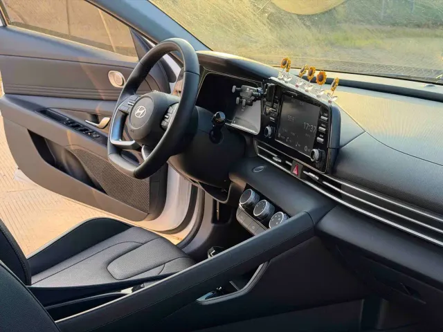 Hyundai Elantra — Фото автомобиля 12