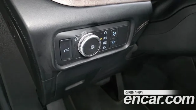 Ford Explorer Explorer 6 поколение 3.0 Platinum 4WD — Фото автомобиля 25