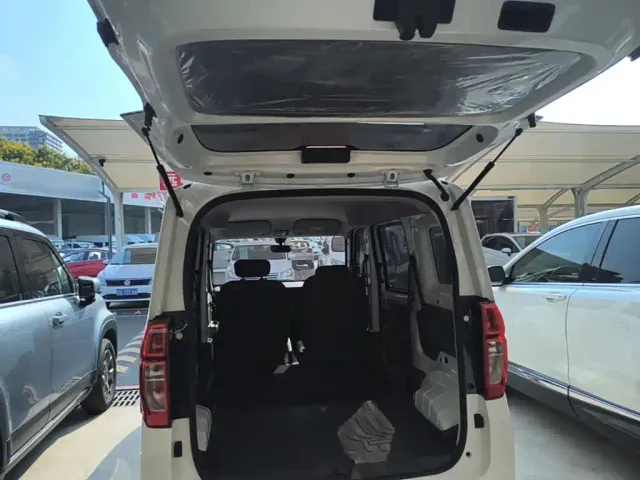 Wuling Zhiguang NEV — Фото автомобиля 18