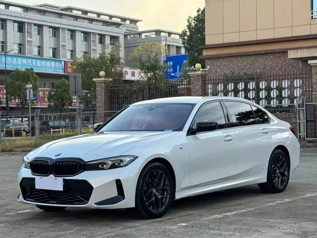 Фотография автомобиля — BMW 3 Series