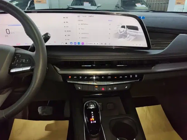 Cadillac XT4 — Фото автомобиля 12
