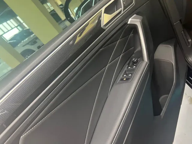 Volkswagen Tiguan L — Фото автомобиля 11