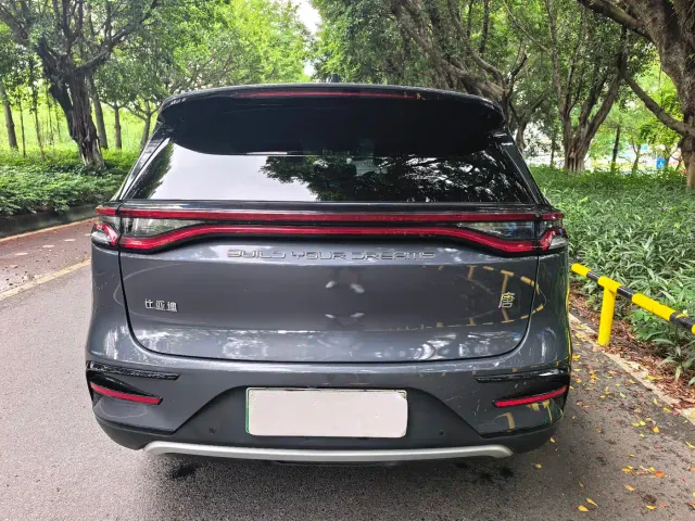 BYD Tang — Фото автомобиля 3