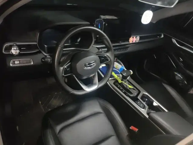 Geely Emgrand — Фото автомобиля 12