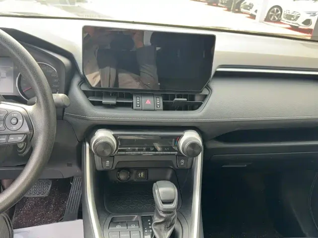 Toyota RAV4 — Фото автомобиля 8
