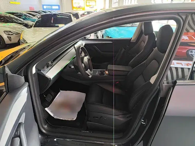 Tesla Model Y — Фото автомобиля 15
