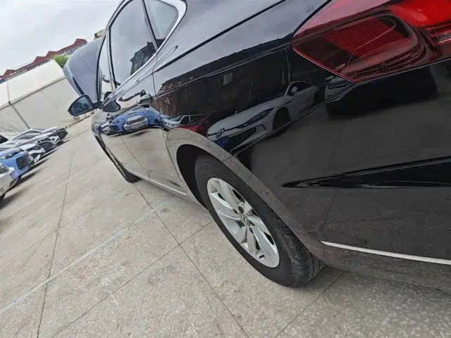 Volkswagen Passat — Фото автомобиля 21