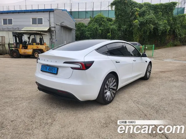 Tesla Model 3 — Фото автомобиля 4