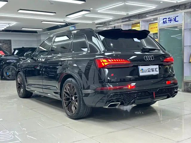Audi Q7 — Фото автомобиля 4