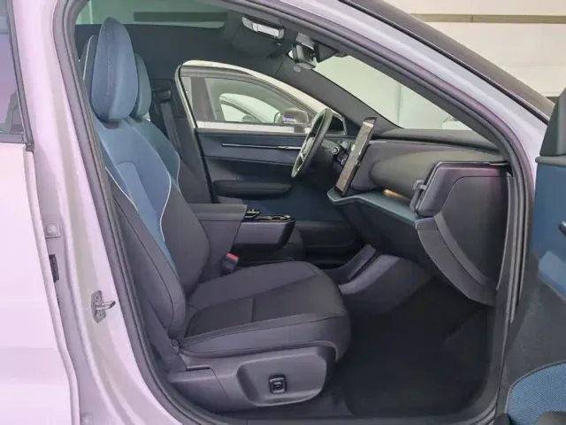 Volvo EX30 — Фото автомобиля 26