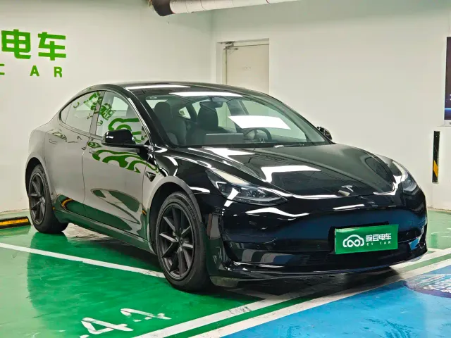 Tesla Model 3 — Фото автомобиля 3