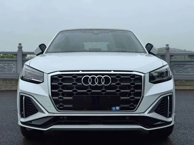 Audi Q2L — Фото автомобиля 2