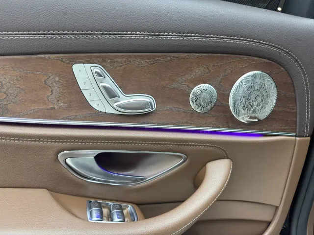 Mercedes-Benz E-Class — Фото автомобиля 15