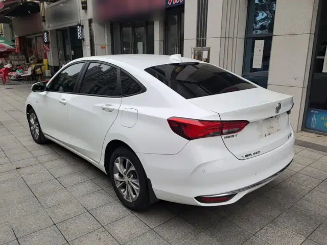 Buick Verano — Фото автомобиля 4