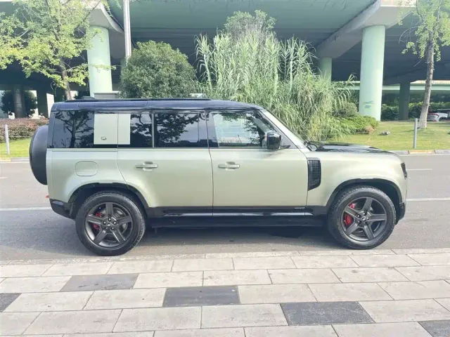 Land Rover Defender — Фото автомобиля 5