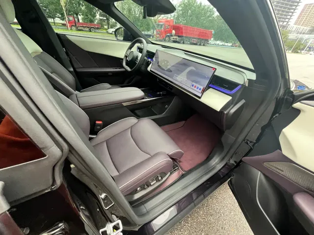 Mazda EZ-60 — Фото автомобиля 15
