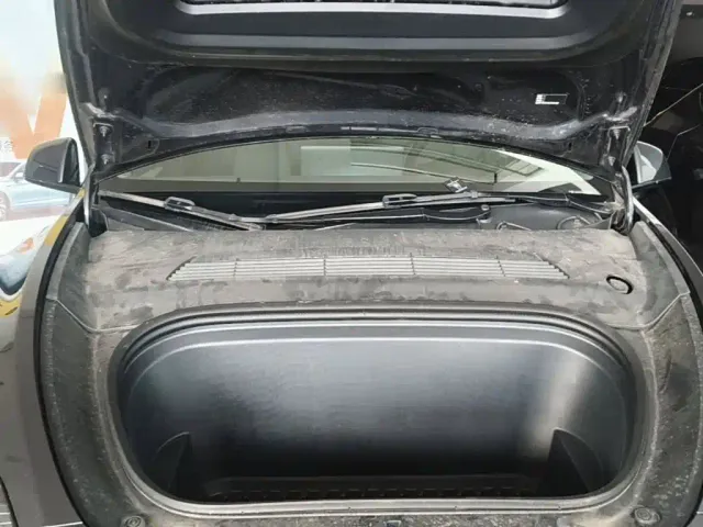 Tesla Model Y — Фото автомобиля 19
