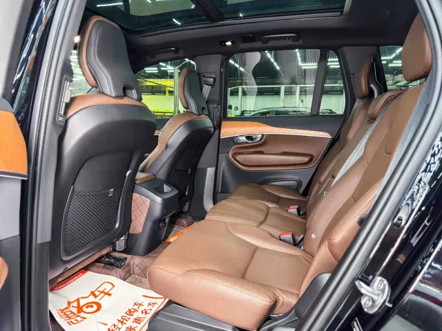 Volvo XC90 — Фото автомобиля 14