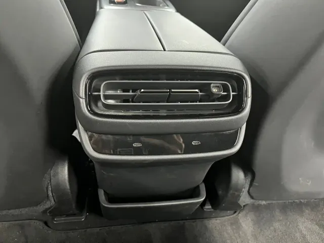 Xiaomi SU7 — Фото автомобиля 12