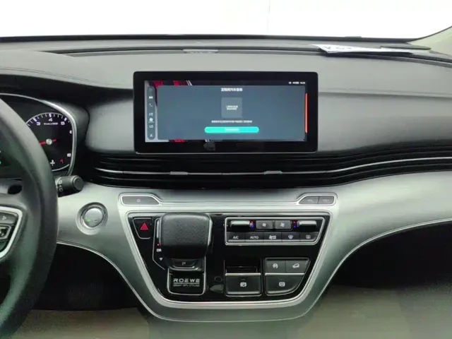 Roewe iMAX8 — Фото автомобиля 13