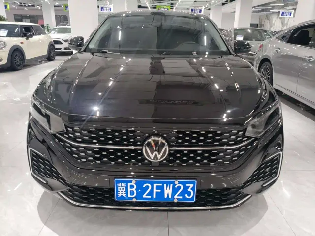Volkswagen Passat — Фото автомобиля 3