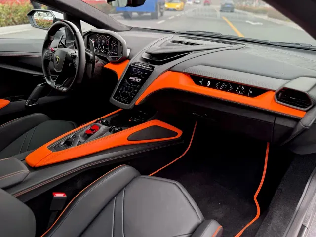 Lamborghini Revuelto — Фото автомобиля 6